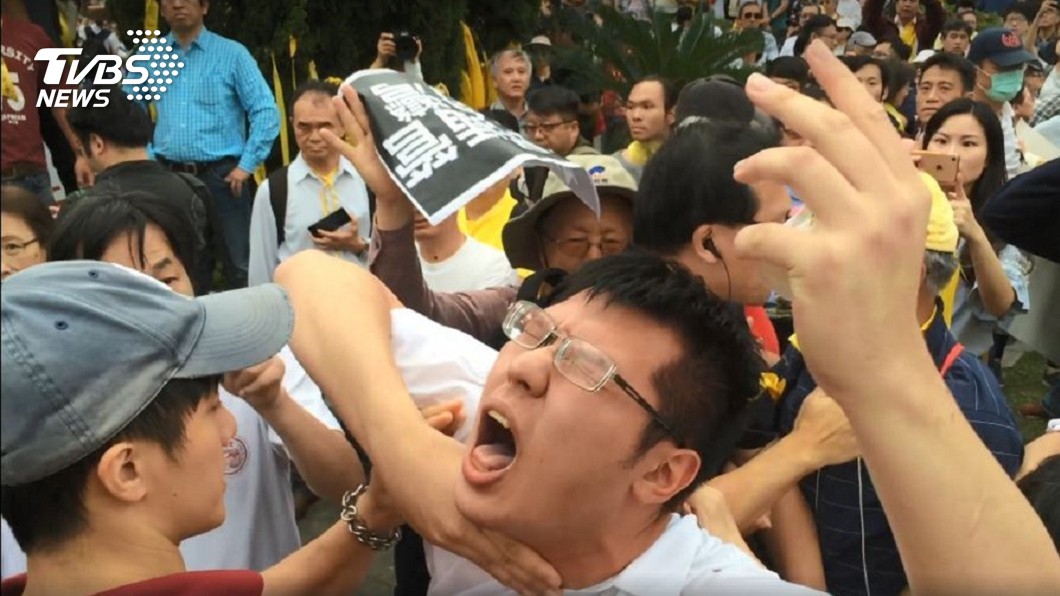 自掐還說被動手可領錢　潘儒鋒致歉：純屬戲言