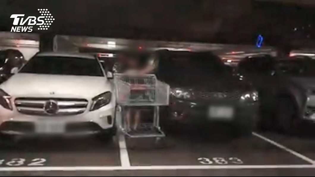 屁孩「硬擠推車」網譙翻!福特車主慘被遺忘:也是受害者