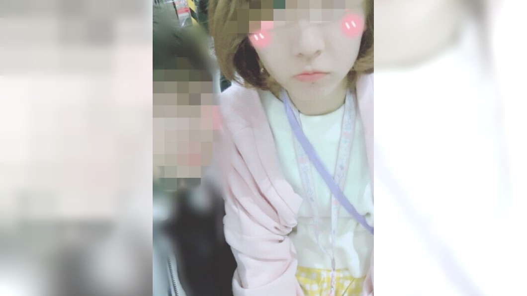 一名攝影師日前發現知名Coser女友竟長期擔任成人影片女主角。(圖/翻攝自微博)