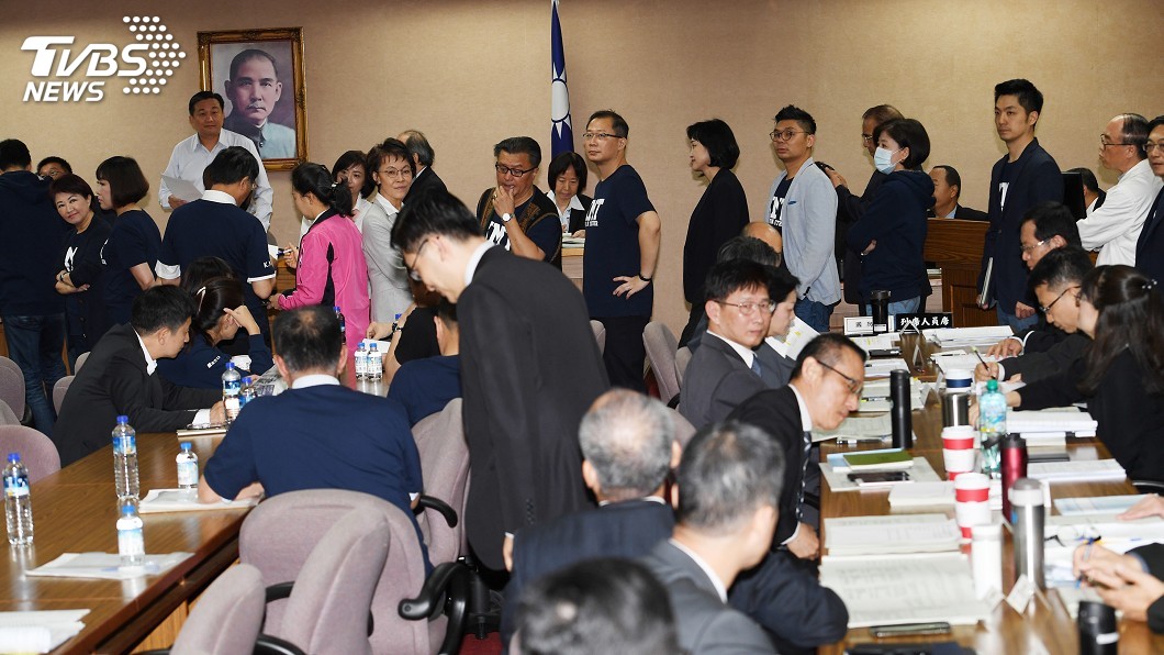 立院初審軍改草案 關鍵條文保留送協商