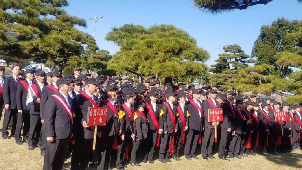 民政府主張台灣歸日版天皇所有,還組團到日本祝壽。圖/翻攝臉書