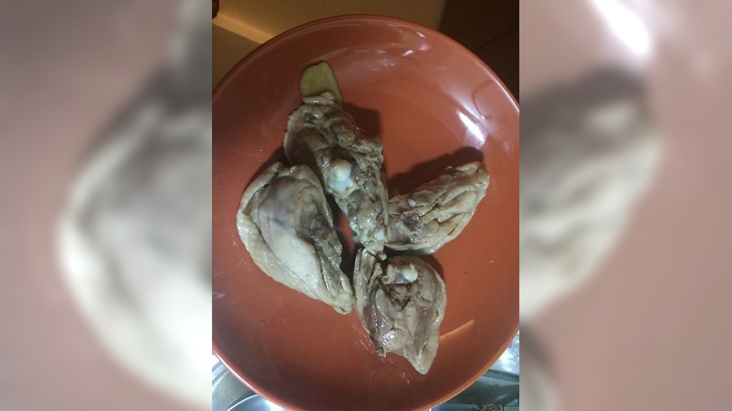 才4塊雞肉要價260元，讓網友當場傻眼。圖／翻攝自爆怨公社