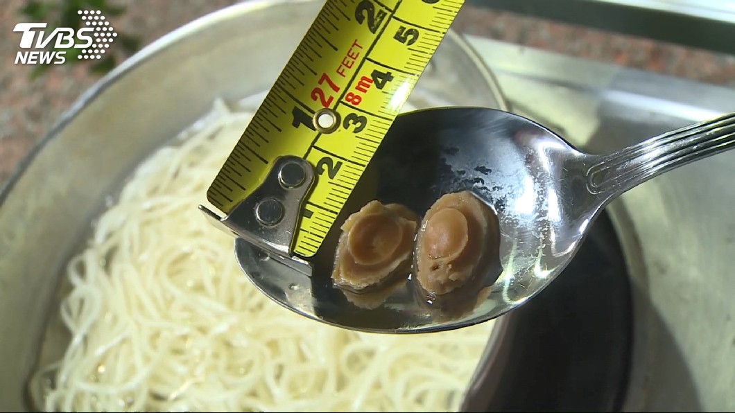 爽煮鮑魚麵傻眼!他失落「嚼奶頭」2分 業者:野生口感