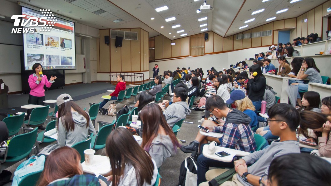 2018全球華文永續報導奬6月1日至30日徵件,TVBS信望愛永續基金會展開全台校園巡迴活動,推廣生態文明及建設性新聞理念。圖/TVBS