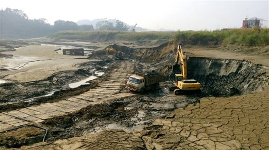 南水局正積極地替白河水庫進行清淤工程。(圖/翻攝自南水局)
