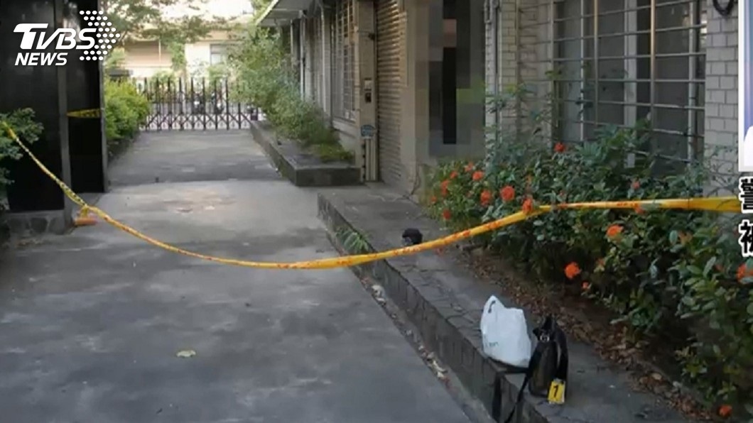 警方獲報封鎖命案現場。(圖/TVBS)