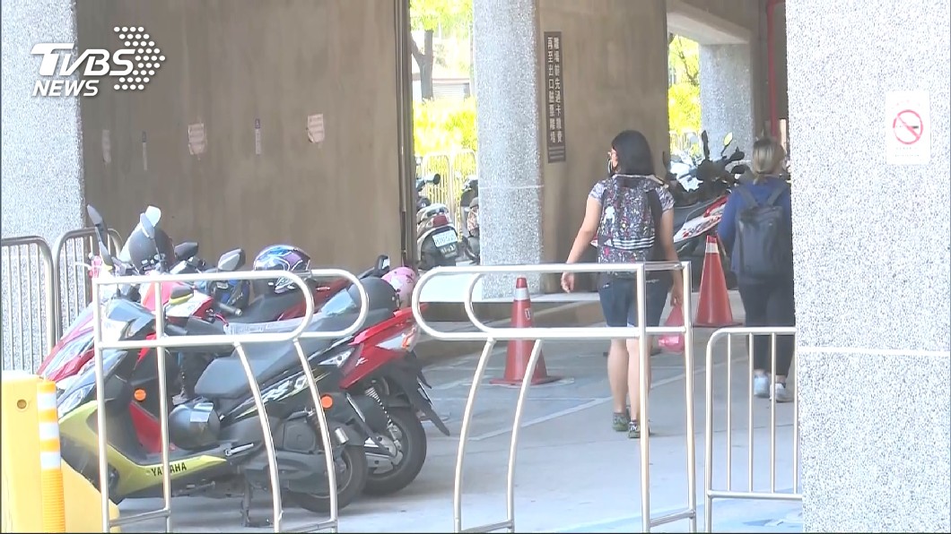 快訊/只為好玩!男拿理髮電剪 攻擊高鐵女員工