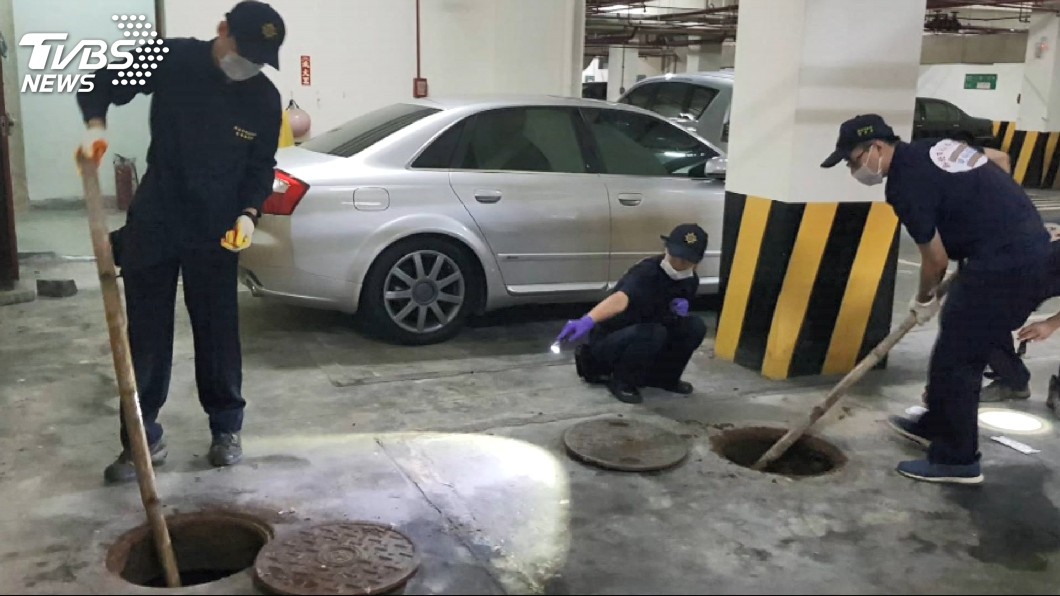 警方開挖化糞池,繼續搜尋遺失的內臟。圖/TVBS資料畫面