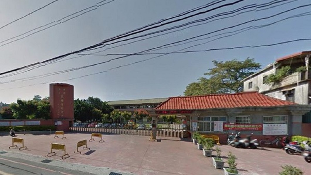 張忠敬與黃如芬當時一同擔任龍岡國中老師。圖/翻攝google map