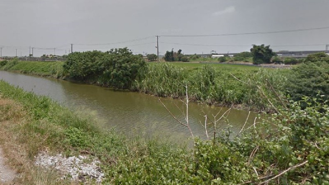 河川局進行荷苞嶼排水改善工程，意外挖出19具遺骸。圖／Google Map