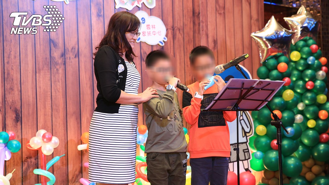 小翔和小成因幼時遭受父親家暴,現正安置寄養家庭。圖/寄養家庭授權提供