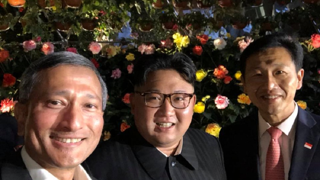 北韓領導人金正恩與新加坡外交部長維文夜遊新加坡。圖／翻攝自維文（Vivian Balakrishnan）臉書