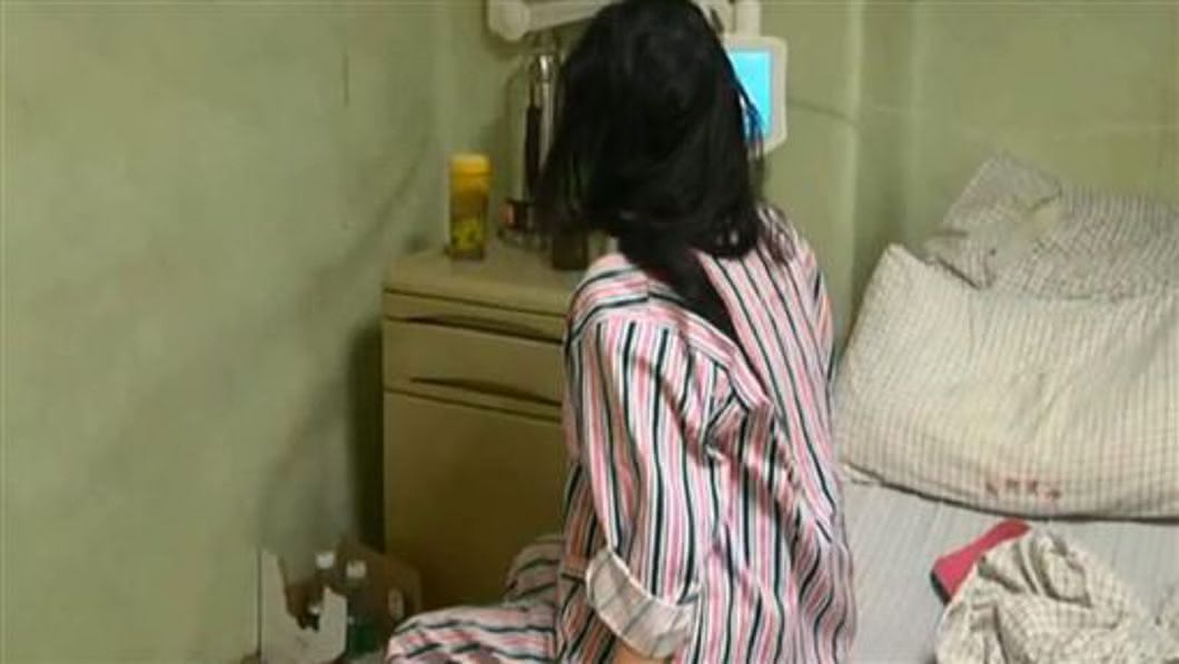 周女從國中就知道自己和正常人不同。圖/取自大陸微博