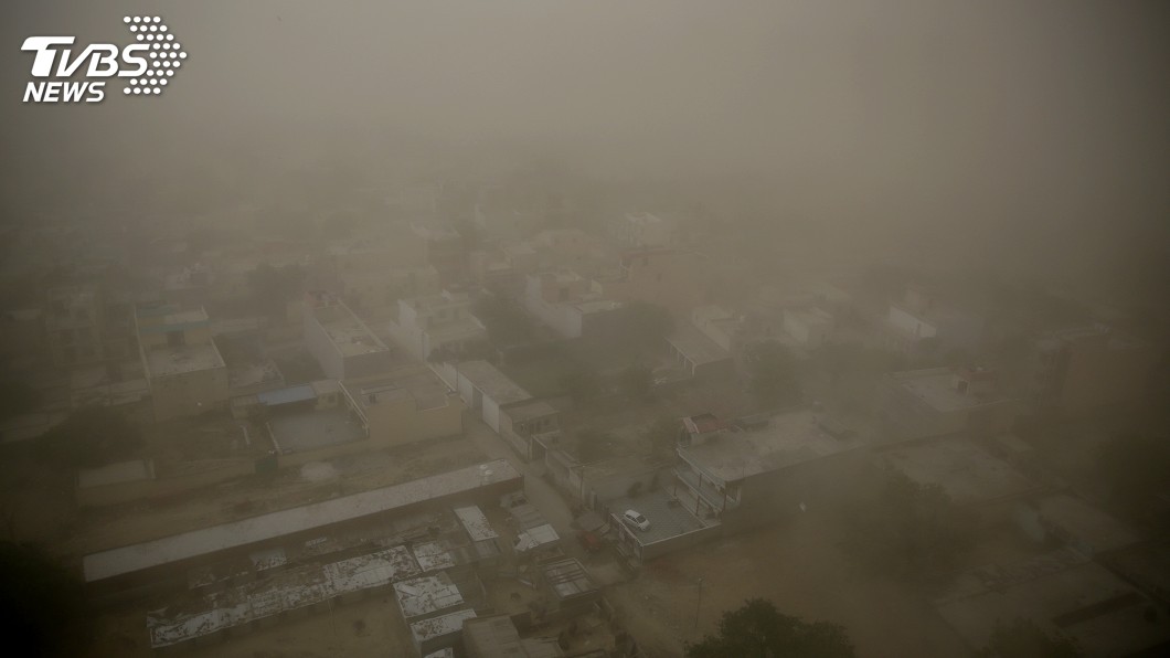 圖／達志影像美聯社 印度首都區陷沙塵暴　PM10超標嚴重