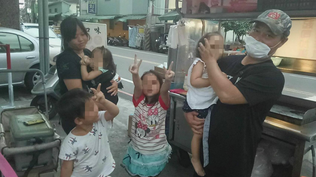 柯氏夫妻表示,除了感謝各位的幫忙之外,也希望大家是真心覺得好吃。(圖/「光線」臉書粉絲團授權提供)