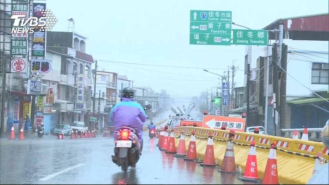 圖／TVBS 熱帶性低氣壓可能成颱　南高屏台東防豪雨