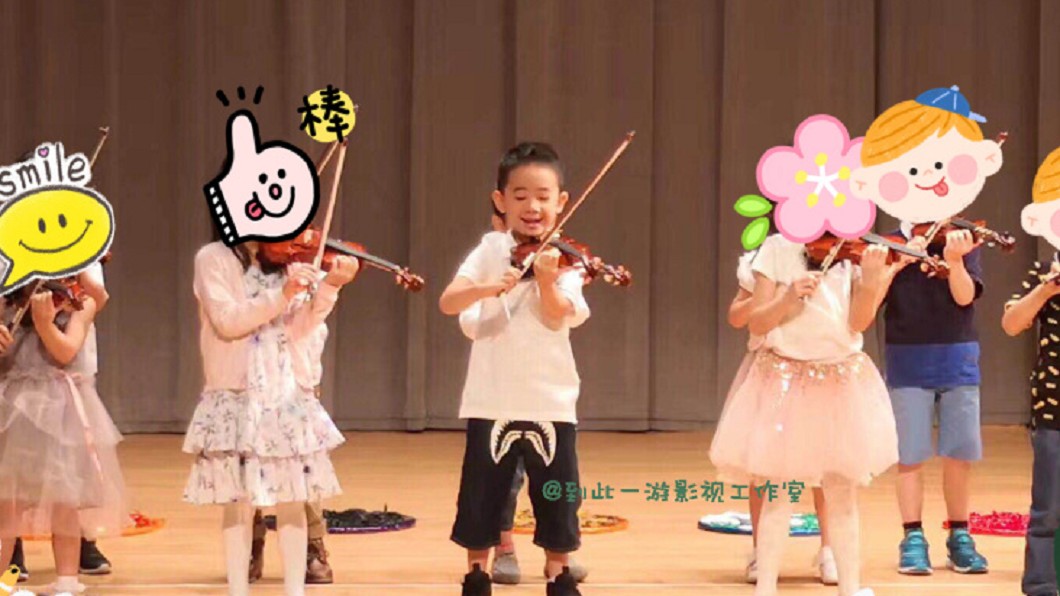 Jasper在畢業典禮上表演拉小提琴,陶醉的萌樣架勢十足。 圖/翻攝自微博