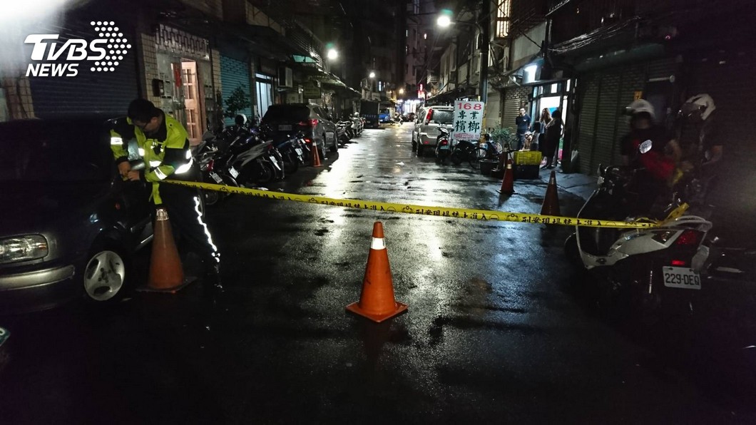 疑交往遭大人反對 14歲小情侶相擁墜樓殉情亡