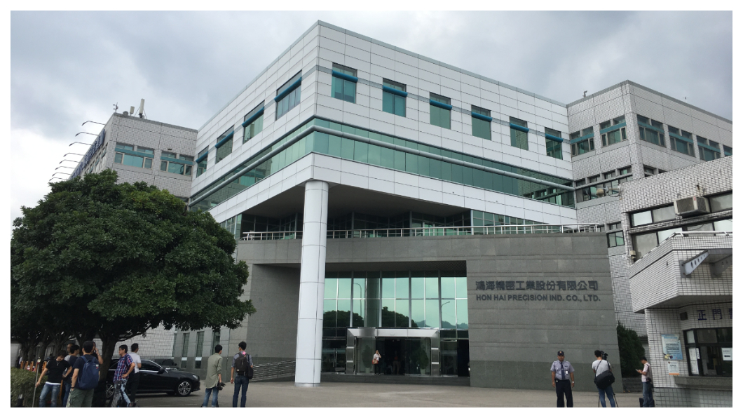 未來5年富士康生產線將有8成員工會用機器人取代,Amazon、Apple到Goolge都是客戶,未來工業數據管理、數據分析及資安控管、雲計算,都能透過FII工業互聯網平台,為企業提供服務。圖/TVBS