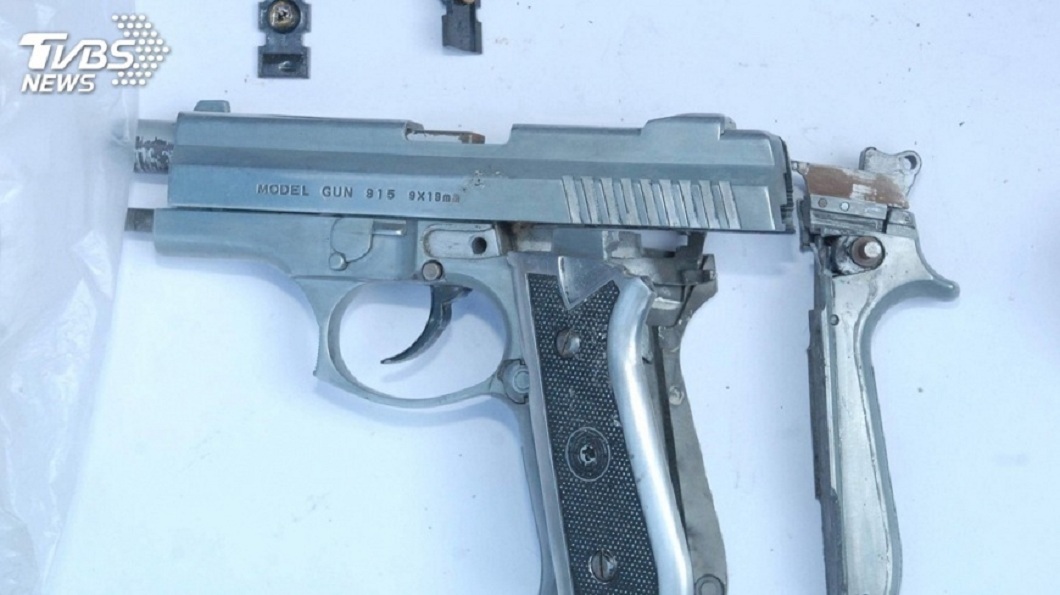 男子持改造槍枝賣給警察，公園交易當場被逮。(示意圖／TVBS) 白目男賣槍給警察…被殺價3萬　公園交易GG了