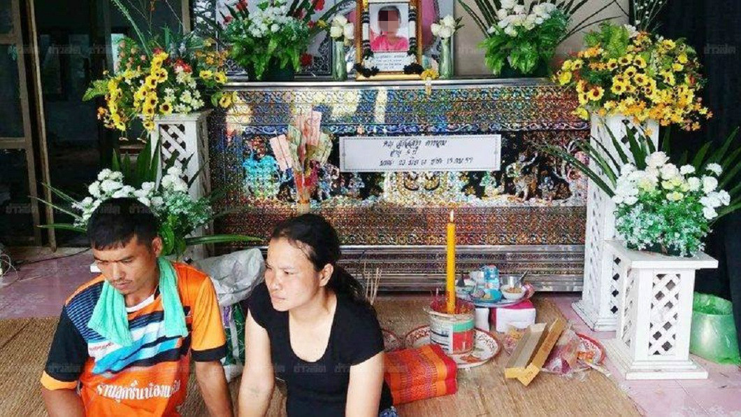 泰國一名少女因不滿母親反對她交男友，竟在水中下毒，卻意外毒死4歲的妹妹。(圖／翻攝自臉書) 母反對交男友…15歲女水中下毒報復　毒死4歲妹