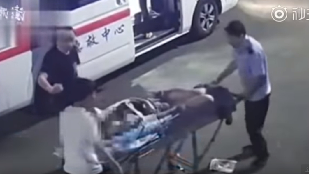 女子醫搶救後,仍不幸身亡。圖/翻攝自彭湃新聞