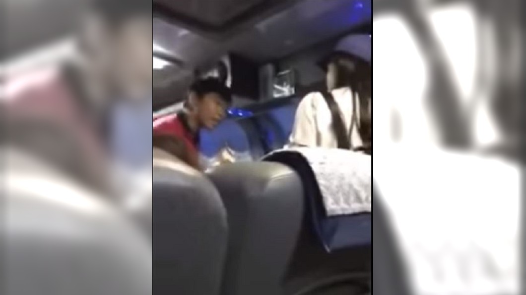 遲到女與站務人員爭執。圖/翻攝自爆料公社