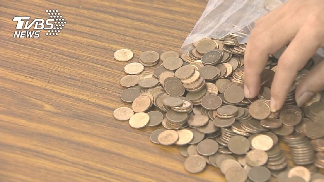 有男子被罰3千元拿硬幣繳款，警方也採取反制措施。(示意圖／TVBS)