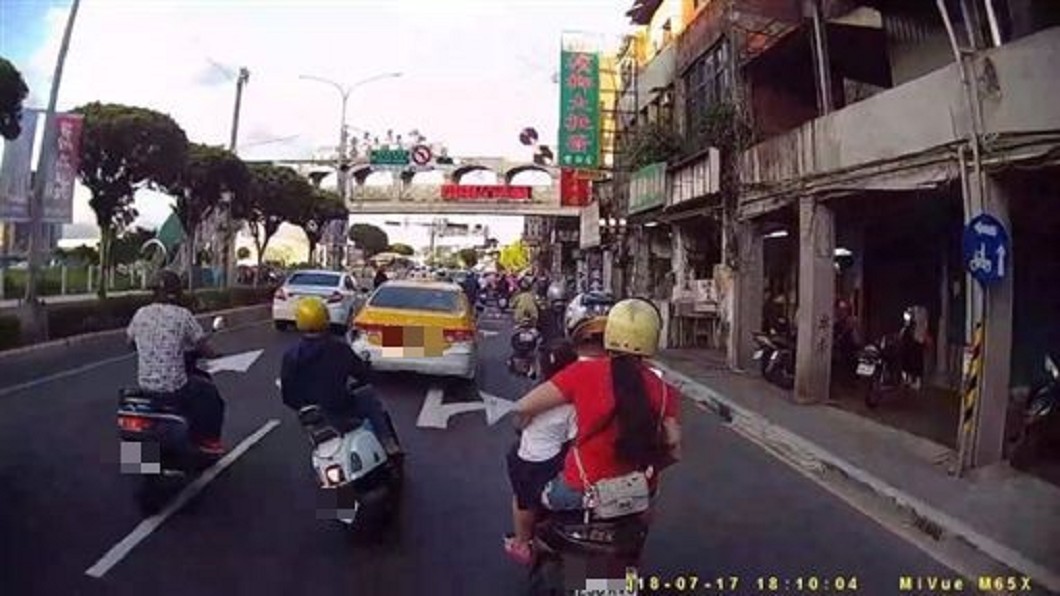 /piwigo/upload/2018/07/18/20180718172423-51f60256.jpg