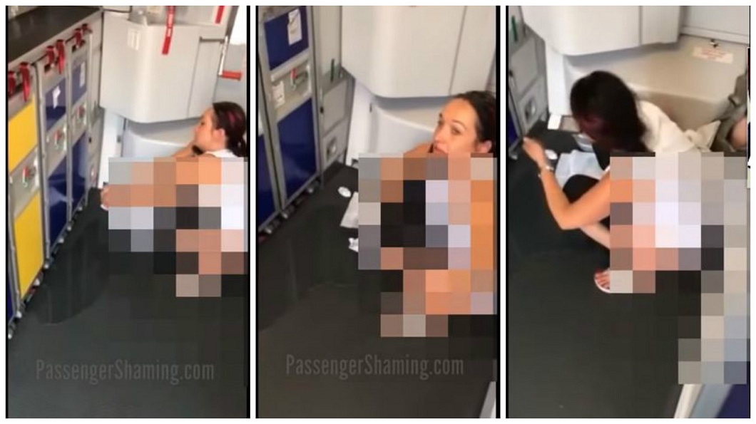 國外一名女子在飛機起飛前想如廁遭拒，竟直接脫褲蹲下來在走道撒尿。(圖／翻攝自YouTube)