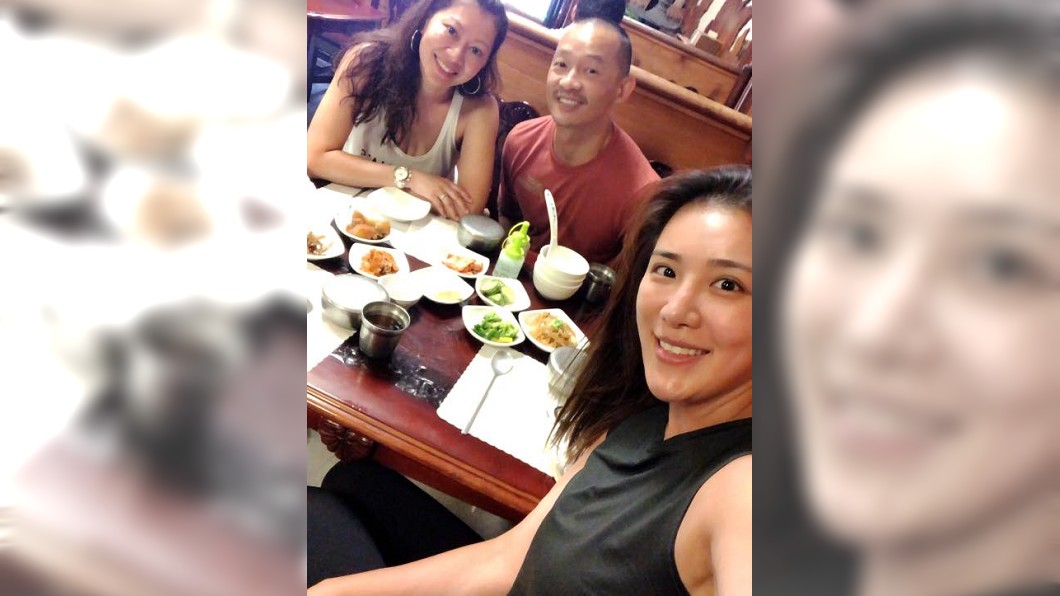 小禎瘦下來後,素顏也被誇讚年輕許多。(圖/翻攝自胡小禎臉書)