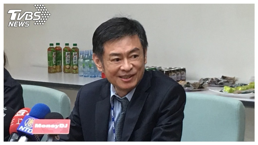 大立光光學鏡頭獨步全球有密訣!執行長林恩平表明,以「採師徒制」、捍衛專利、提升良率以及擴充產能滿足客戶訂單等策略,努力追求獨門超高技術領先群雄! 圖/TVBS