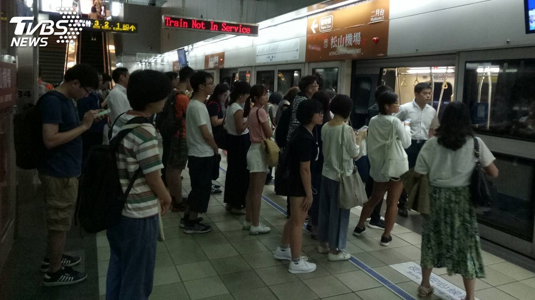 網友抱怨，捷運文湖線運輸量嚴重不足。（示意圖／TVBS資料畫面）
