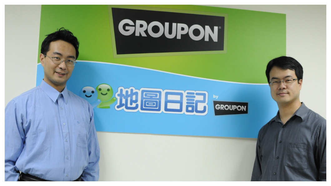 2010年郭氏兄弟成功將地圖日記賣給全球最大團購網站Groupon,成為Groupon在全世界49個國500個城市中的台灣分公司,兄弟倆人分別擔任Groupon台灣的董事長及營運長。左為弟弟郭家齊,右為哥哥郭書齊。 圖/郭氏兄弟