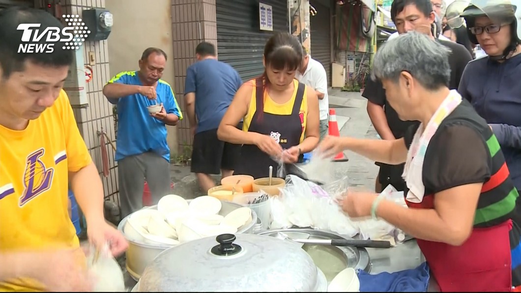 排隊也要吃！彰化人都在追的2攤碗粿：700碗90分鐘完售、菜脯+豆腐乳調味