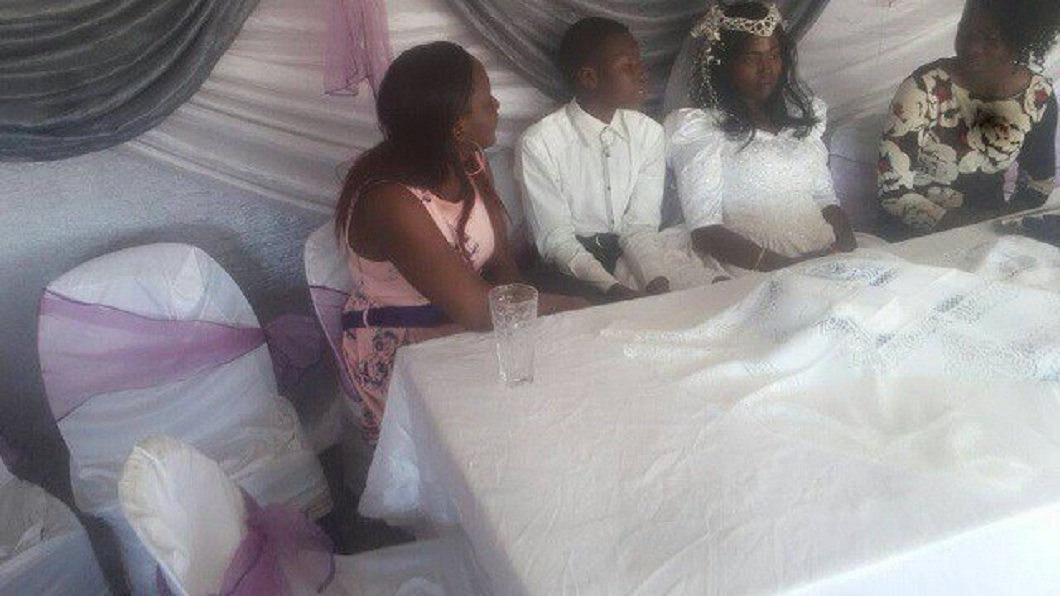 辛巴威一對情侶因竊盜案遭通緝而潛逃到南非，事前籌備的婚禮竟找替身來完成。(圖／翻攝自臉書)