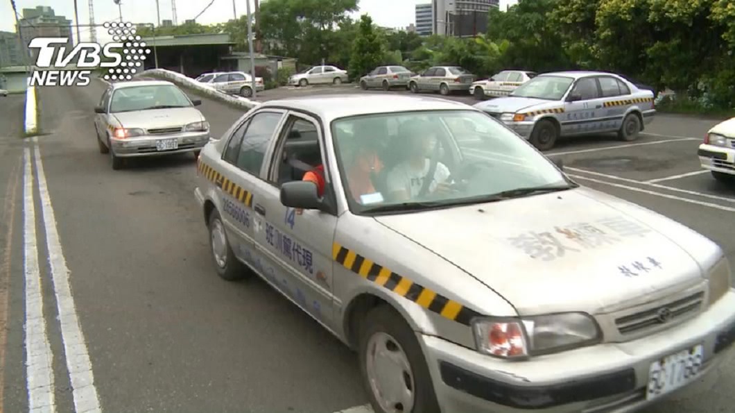 不少男學員表示,自己練車時反而不希望教練一直在旁邊。(示意圖/TVBS)