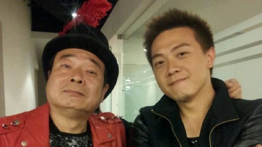 除了接演多部本土劇,近年更與兒子跨足直播當網紅。圖/翻攝自 廖峻 臉書