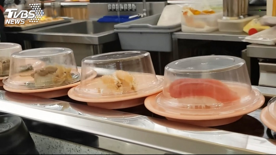 日前他到一間吃到飽的壽司店用餐,一個人就嗑了將近百盤的壽司。(示意圖/TVBS)