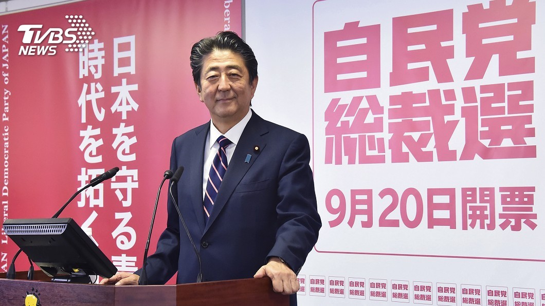 日本已故前首相安倍晉三在2018年的總裁選舉三度連任。（圖／達志影像美聯社）