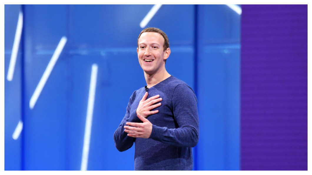 20歲創業，一手締造千億美元臉書傳奇的馬克•佐克柏(Mark Zuckerberg)，是網路世代的超級男神，臉書已成全球最大社群網站，但如今卻深陷資安外洩及假新聞風暴中。   圖／臉書創辦人Mark 