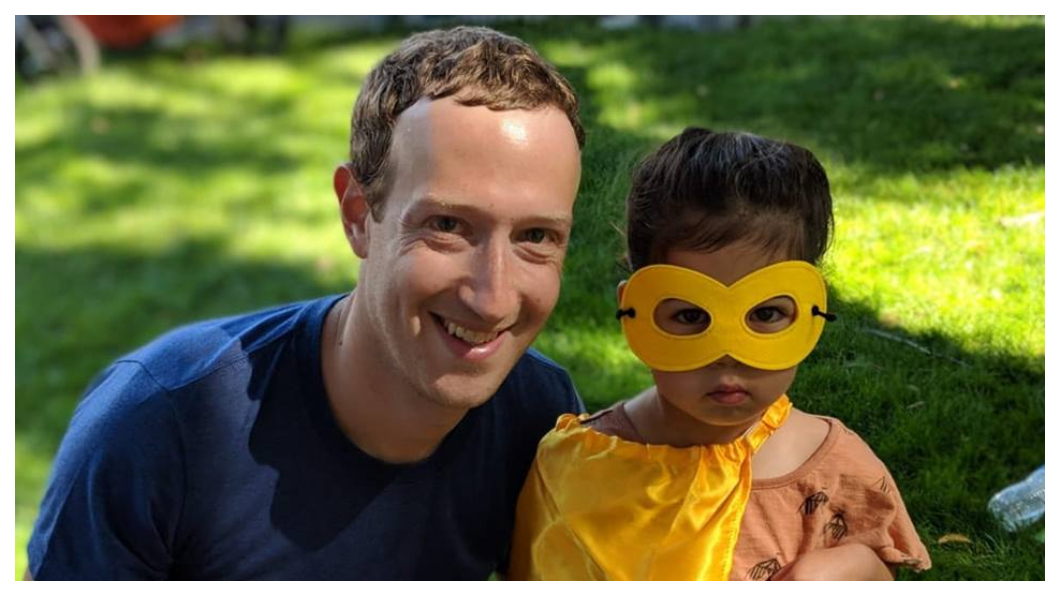 臉書(Facebook)創立於2004年,在哈佛讀大二的佐克柏(左)在宿舍裡架設網站,為了讓哈佛學生網路票選外貌最「辣」的美女照片,駭入哈佛校方伺服器,險遭退學,不過佐克柏最後選擇休學創業。 圖/臉書創辦人Mark Zuckerberg臉書