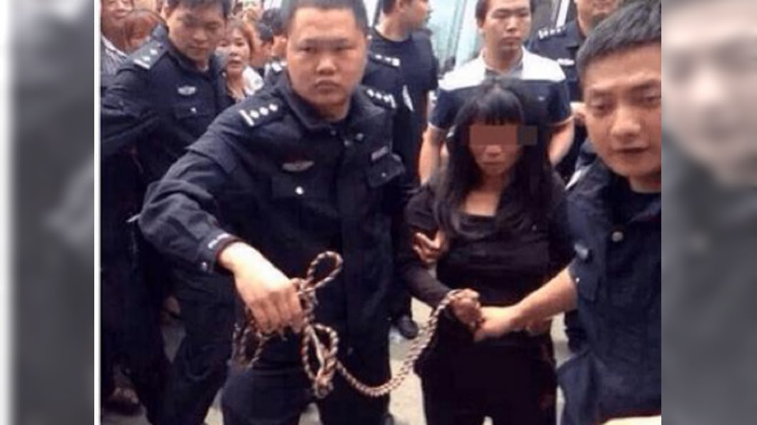 人販女子被救出後遭到逮捕。圖/翻攝微博