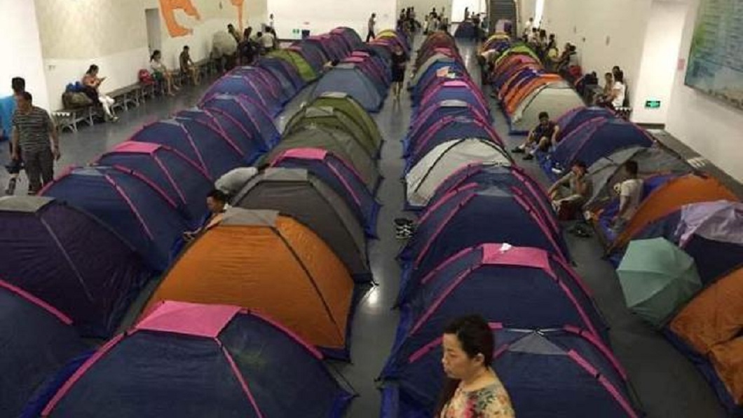 天津大學提供愛心帳篷，讓大一新生的家長可以短期住宿。(圖／翻攝自陸網) 