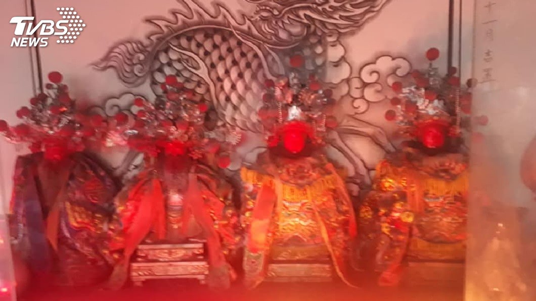 除了吳夫人的神尊外,就連善德爺廟的神尊也都遭殃。(圖/吳景輝先生提供)
