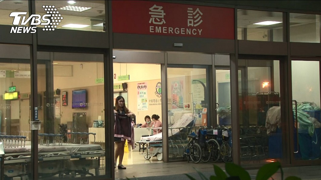 男子事後被送往中國附醫急救。圖/TVBS