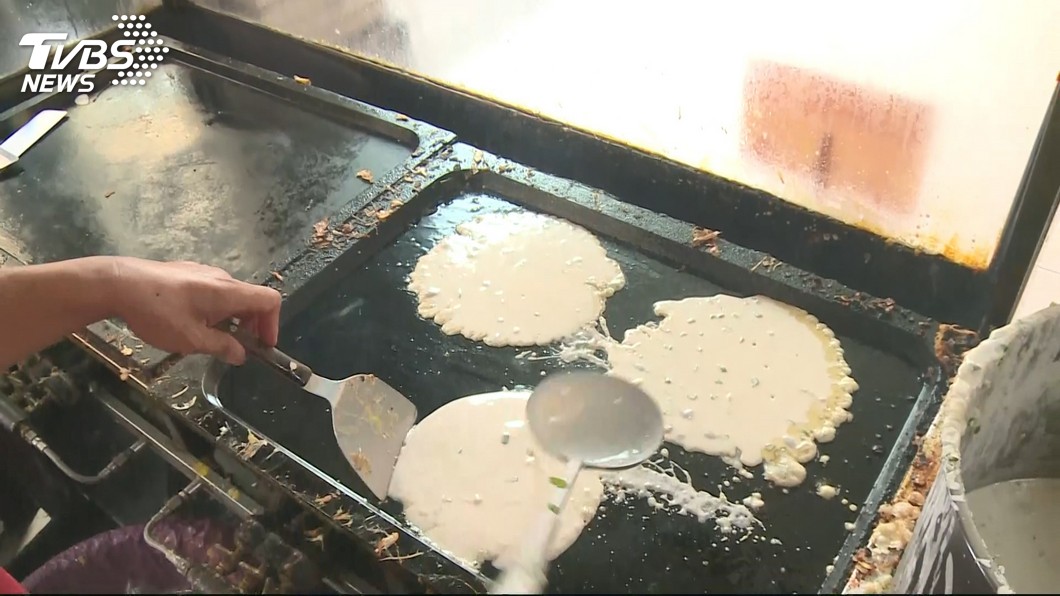 高雄三民區這2家「無名早餐店」超有名：30年青菜蛋餅、米糕配豬血腸湯