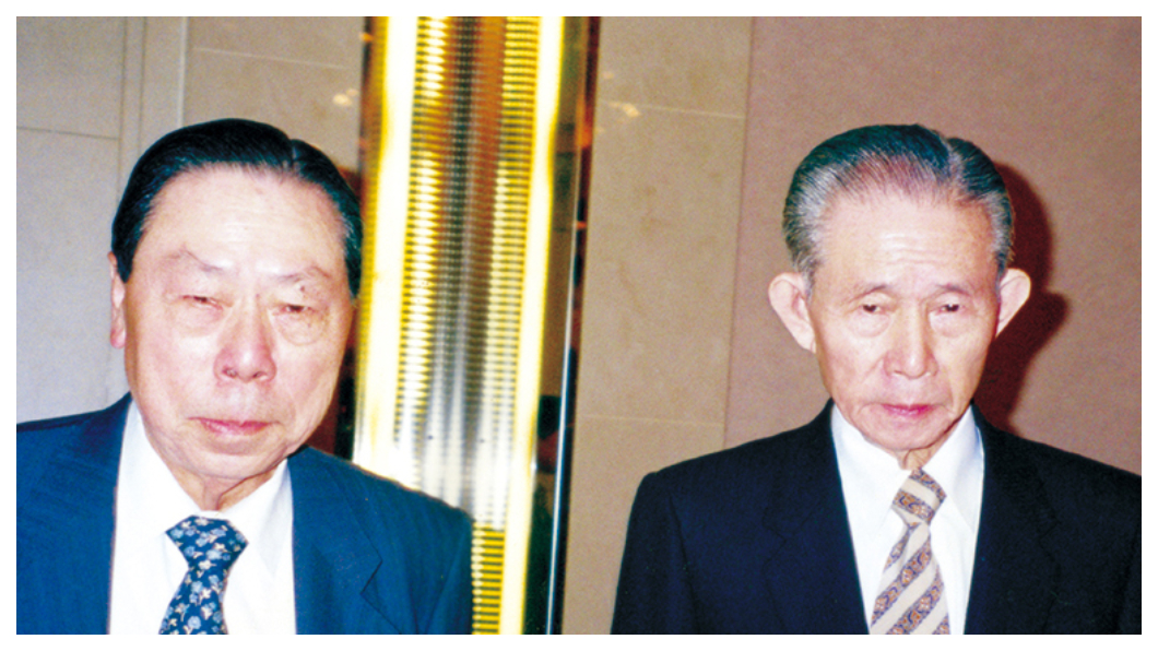 台塑集團為兩位創辦人王永慶(右)、王永在(左)舉行紀念特展,透過展覽希望將兩位創辦人生平事蹟、白手創業和奉獻社會的台灣精神,讓年輕世代領受傳承。 圖/台塑企業官網
