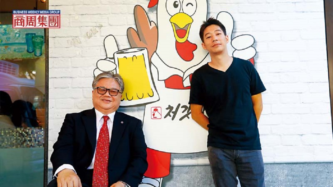 好味食飲公司聯合創辦人洪紹凱（右）、福壽實業董事長洪堯昆（左）。圖／商周