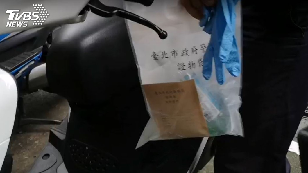 疑似潑灑用的汽油瓶。圖/TVBS